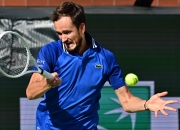 开云体育入口-关于美国网球队鏖战世界网球队，梅德韦杰夫三分雨点燃全场的信息