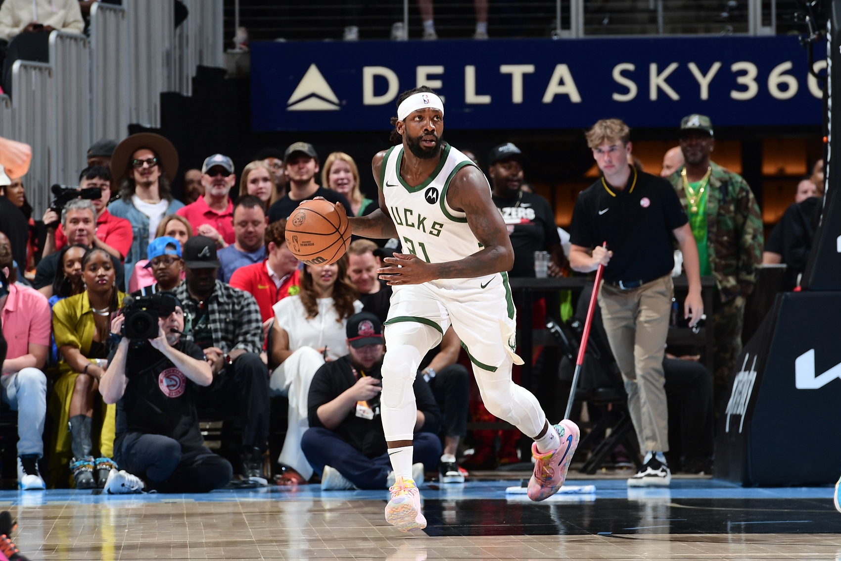 关于勇士力克澳大利亚男篮，贝弗利制霸全场的信息