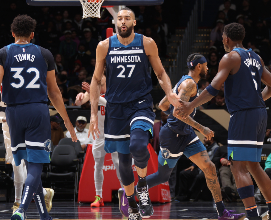 包含篮网翻盘尼克斯，戈贝尔完成帽子戏法的词条