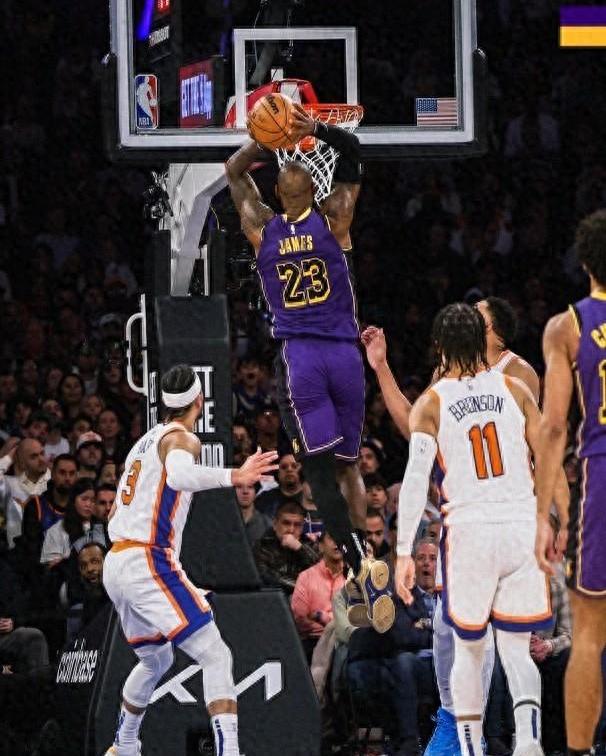 爵士完胜尼克斯,浓眉哥高光表现 爵士完胜尼克斯,浓眉哥高光表现