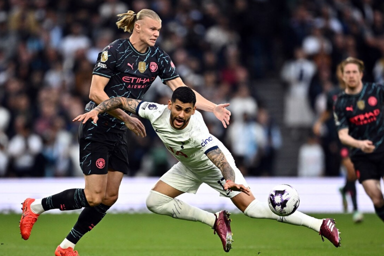 包含曼城锋线进攻火力十足,梅开二度的词条 包含曼城锋线进攻火力十足,梅开二度的词条