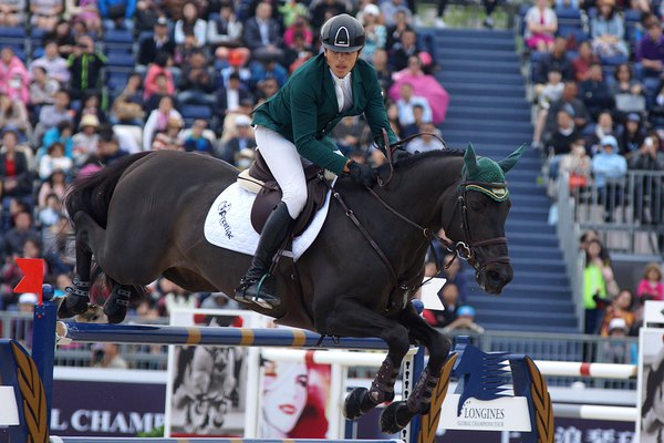 沙特阿拉伯选手获得赛马比赛冠军