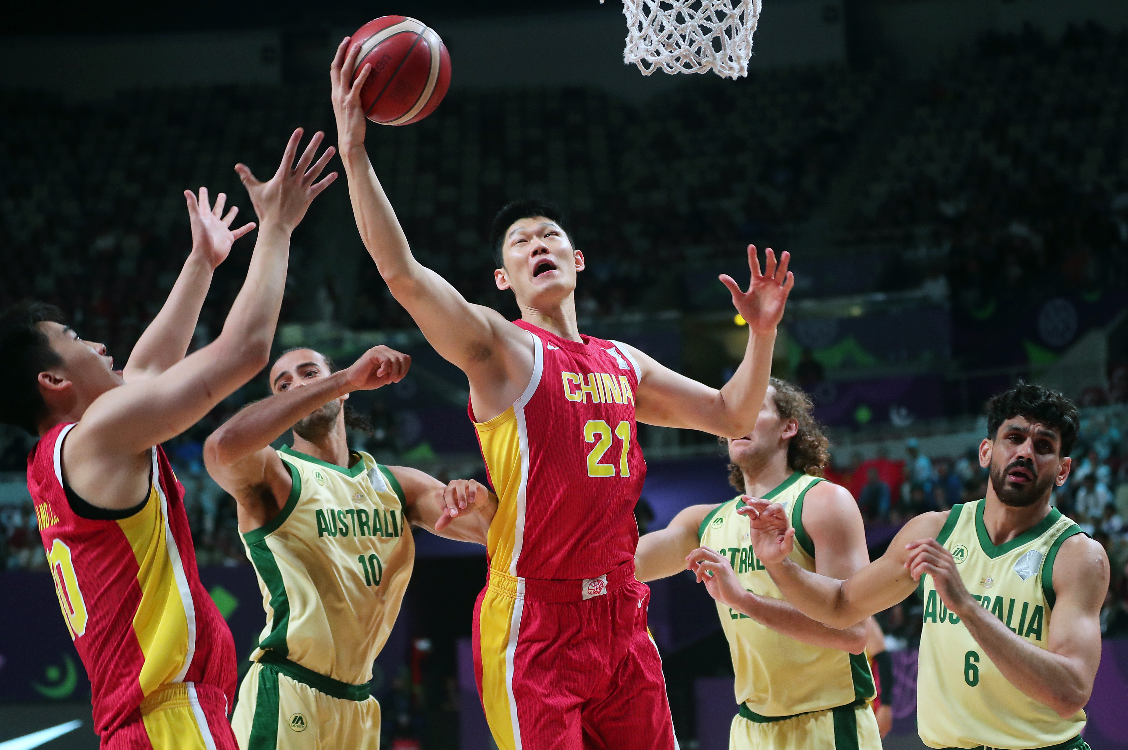 包含亚洲篮球锦标赛冠军战激烈进行的词条