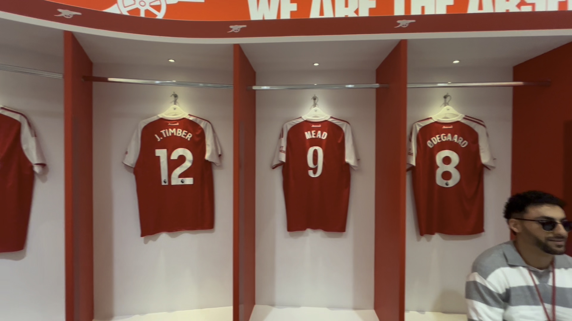 阿森纳主场氛围火爆，球迷热情助威球队