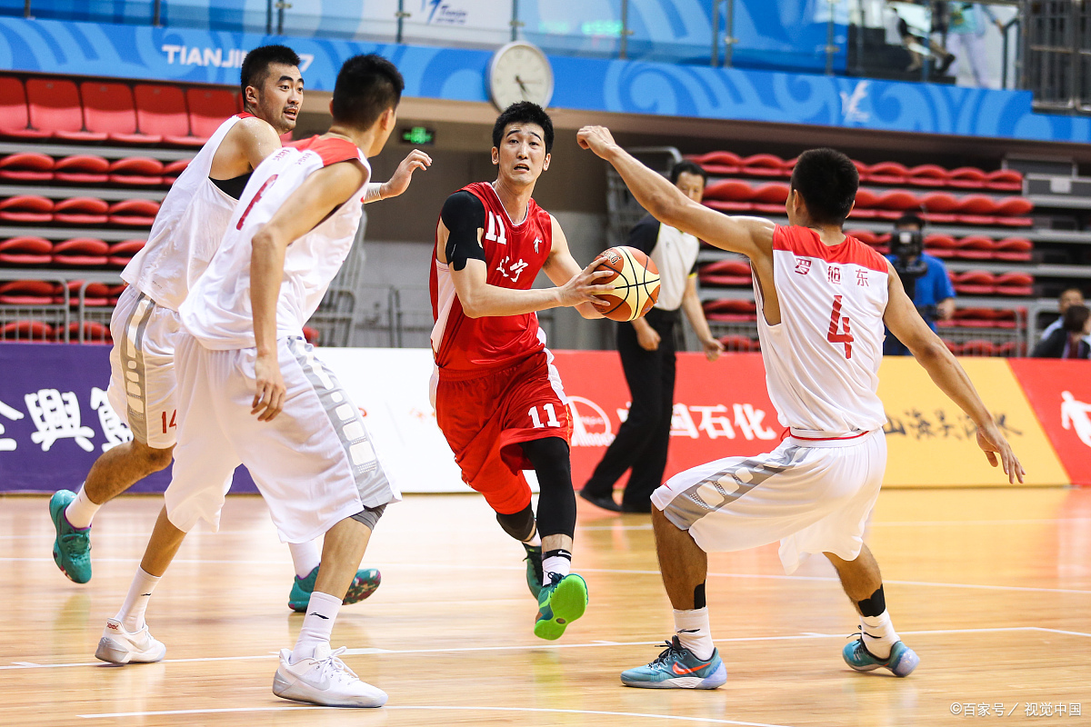 现场比赛激烈角逐,球员体能实战精湛 现场比赛激烈角逐,球员体能实战精湛