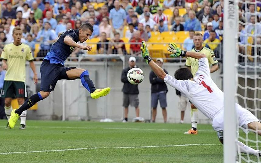 关于摩纳哥挑战曼联，强强对话引爆球迷热情的信息