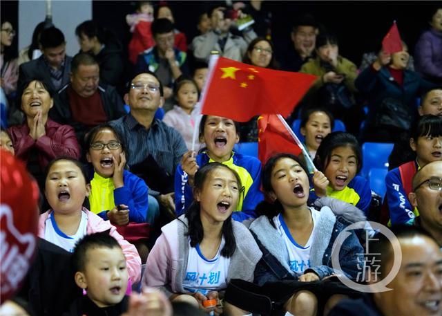 包含新西兰女足教练组织青少年培训营的词条