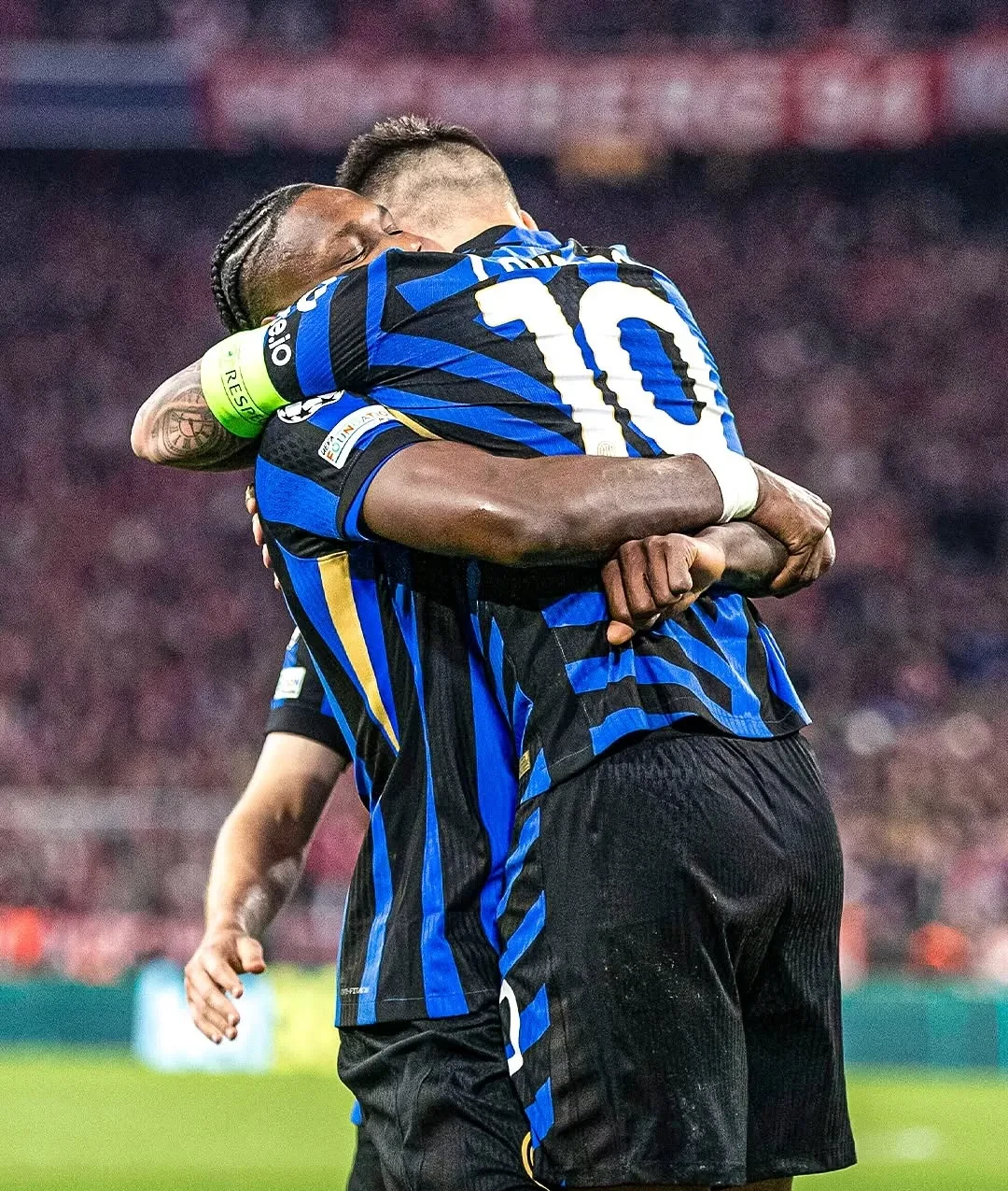 拜仁慕尼黑战胜AC米兰,取得胜利 拜仁慕尼黑战胜AC米兰,取得胜利