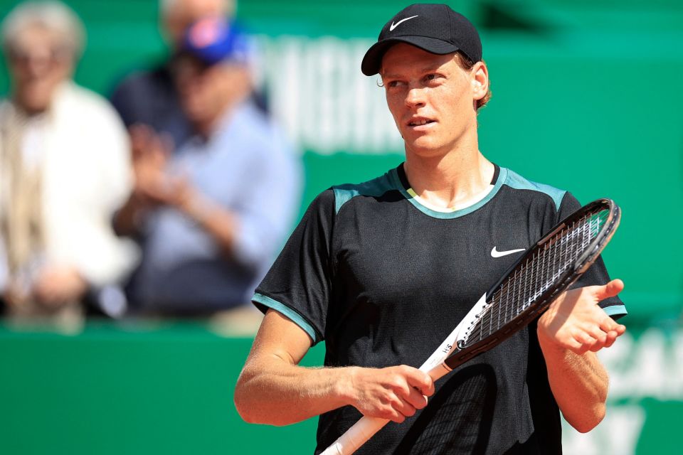 包含蒙特卡洛大师赛险胜年终总决赛，辛纳惊艳四座的词条