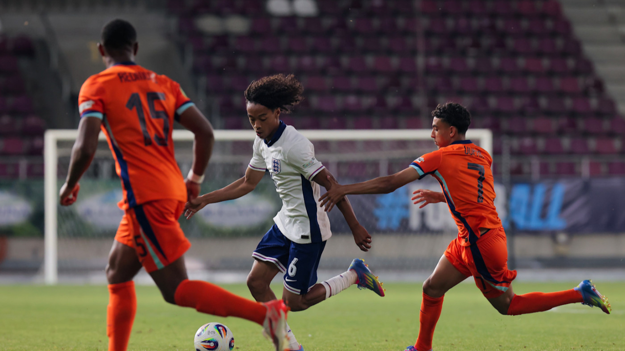 荷兰队全力备战，欧预赛即将打响